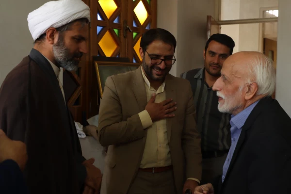 دیدار سرپرست جدید دانشگاه فرهنگیان یزد با اولین رئیس تربیت معلم استان 11