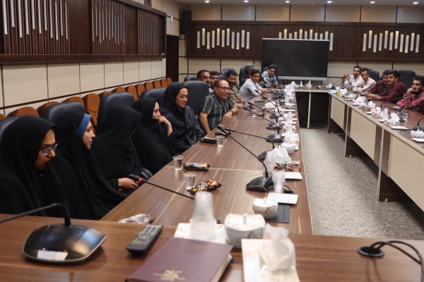 نخستین دیدار سرپرست دانشگاه فرهنگیان یزد با نیروهای شرکتی دانشگاه 4