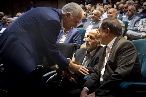 تجلیل از استاد علی مشاهیری پیشکسوت عرصه تعلیم و تربیت استان  4