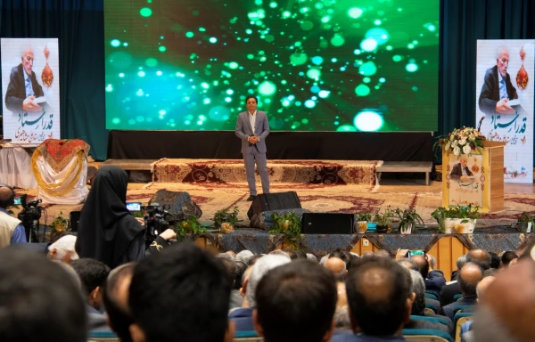 تجلیل از استاد علی مشاهیری پیشکسوت عرصه تعلیم و تربیت استان  6