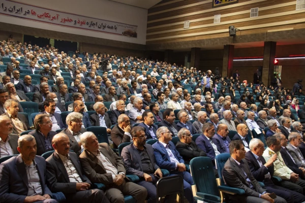 تجلیل از استاد علی مشاهیری پیشکسوت عرصه تعلیم و تربیت استان  9