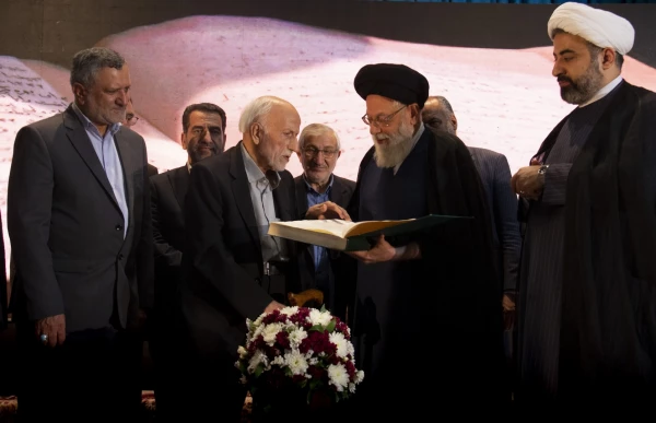 تجلیل از استاد علی مشاهیری پیشکسوت عرصه تعلیم و تربیت استان  11