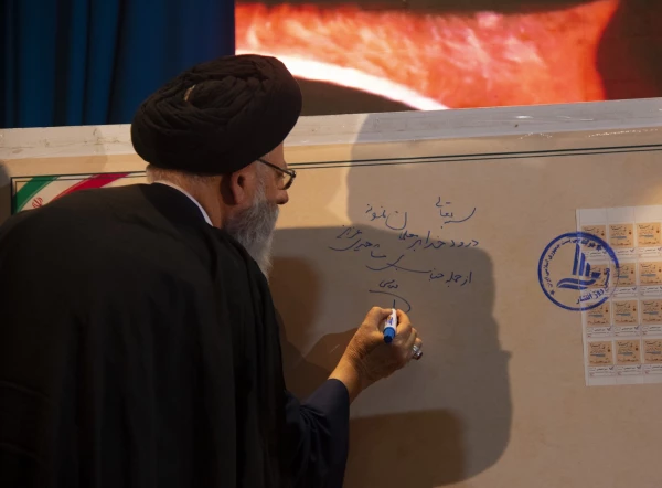 تجلیل از استاد علی مشاهیری پیشکسوت عرصه تعلیم و تربیت استان  13