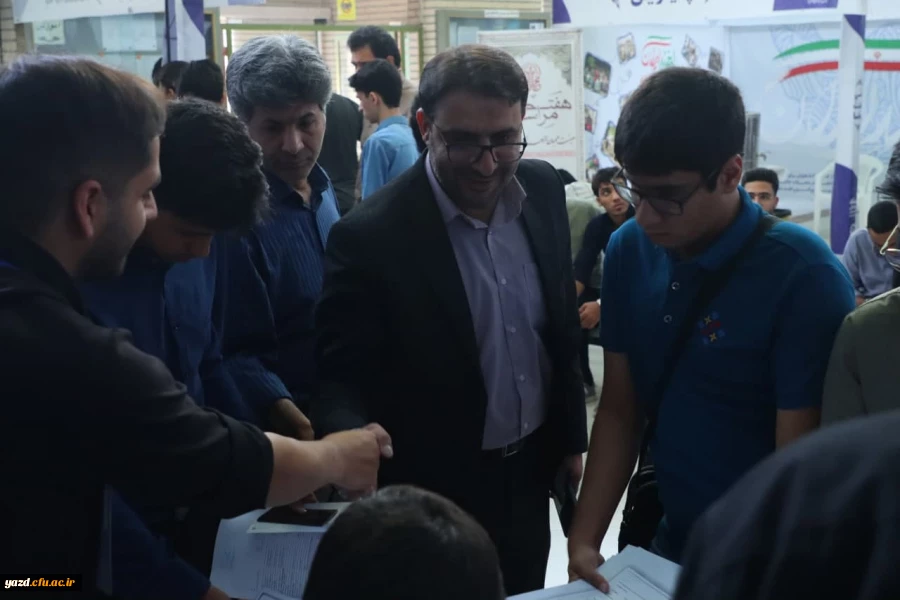 ثبت نام حضوری ویژه پذیرفته شدگان آزمون سراسری 1402 24