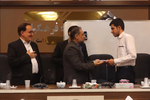 تقدیر از دانشجومعلم روشن دل پردیس شهیدان پاک نژاد یزد 4