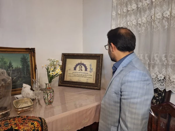 دیدار سرپرست دانشگاه فرهنگیان یزد با دو معلم فرهیخته و استاد پیشکسوت تربیت معلم استان  4