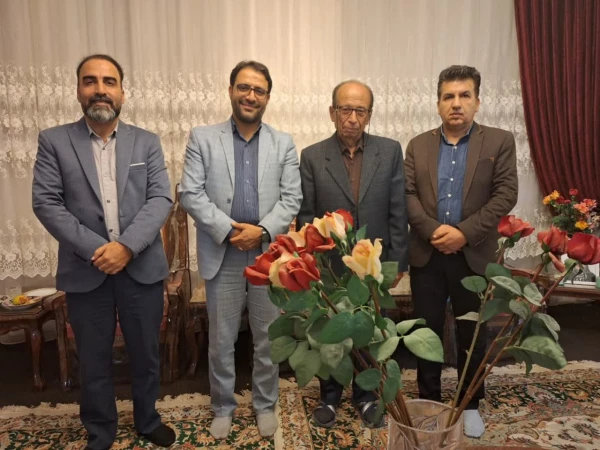 دیدار سرپرست دانشگاه فرهنگیان یزد با دو معلم فرهیخته و استاد پیشکسوت تربیت معلم استان  5