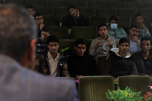  نشست توجیهی و تبیینی نودانشجومعلمان ورودی 1402 دانشگاه فرهنگیان یزد 42