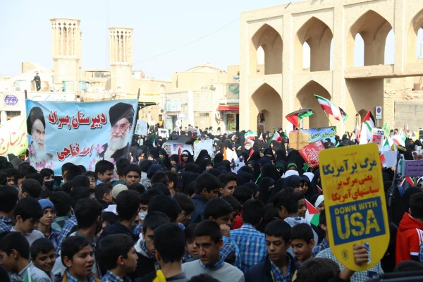 حضور دانشجومعلمان یزدی در راهپیمایی گرامیداشت 13 آبان ماه 11