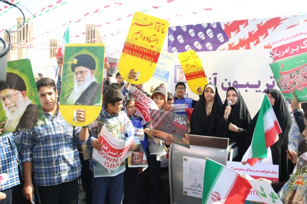 حضور دانشجومعلمان یزدی در راهپیمایی گرامیداشت 13 آبان ماه 23