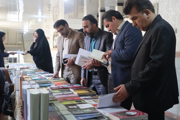 برپایی نمایشگاه کتاب 10