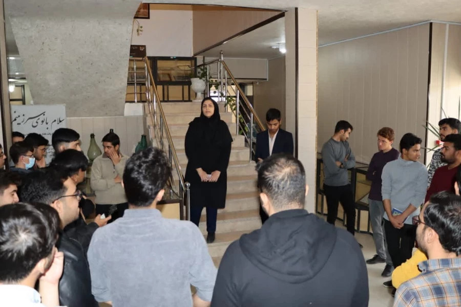 بازدید دانشجومعلمان پردیس شهیدان پاک نژاد از سازمان اسناد و کتابخانه ملی استان  7