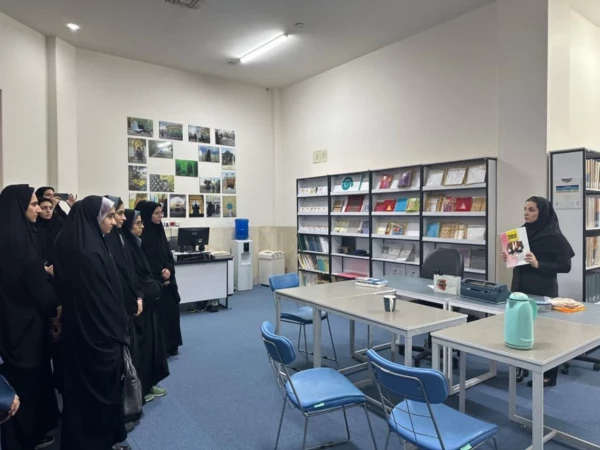بازدید دانشجومعلمان پردیس حضرت فاطمه الزهراء (س) از کتابخانه مرکزی استان یزد 4