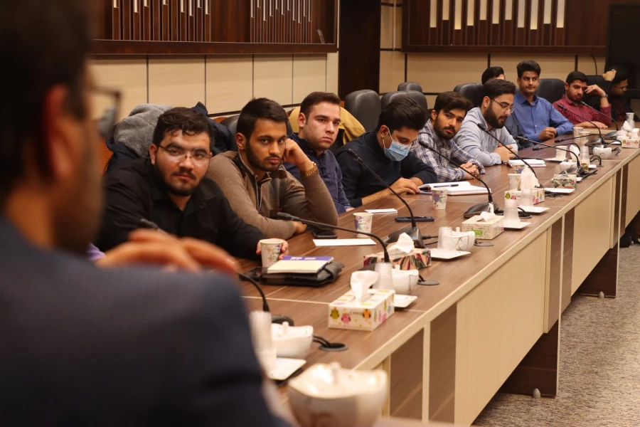 نمایندگان کلاس های آموزشی؛  همیار آموزش، نظارت و گروه های درسی دانشگاه 6