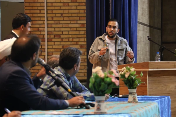 تریبون آزاد و گفتگوی صمیمانه دانشجومعلمان با مسوولان دانشگاه فرهنگیان یزد 3