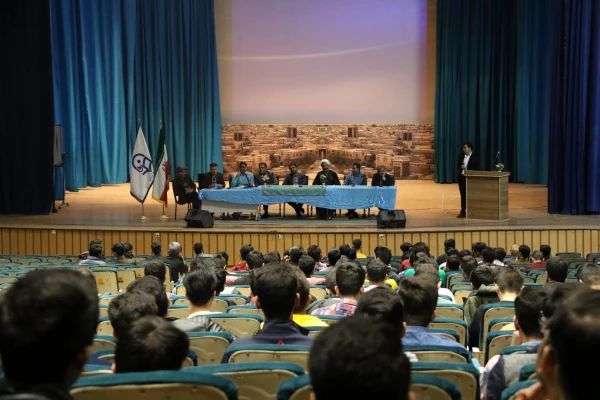 تریبون آزاد و گفتگوی صمیمانه دانشجومعلمان با مسوولان دانشگاه فرهنگیان یزد 8