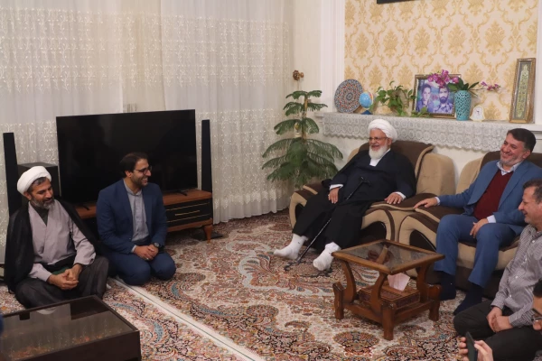 حضور نماینده ولی فقیه، استاندار و سرپرست دانشگاه فرهنگیان استان در طرح چهارشنبه های همدلی و دیدار با خانواده شهدای دانشجومعلم 8