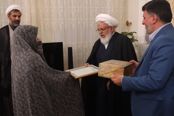 حضور نماینده ولی فقیه، استاندار و سرپرست دانشگاه فرهنگیان استان در طرح چهارشنبه های همدلی و دیدار با خانواده شهدای دانشجومعلم 10