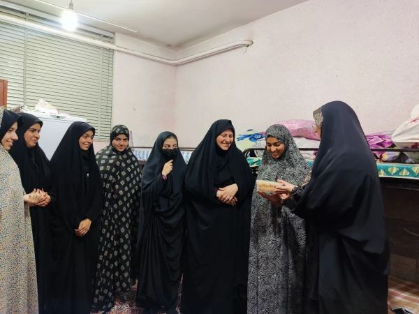 دورهمی و تبریک صمیمانه رئیس پردیس حضرت فاطمه الزهراء (س) با دانشجومعلمان خوابگاهی 3