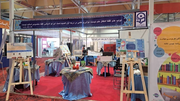 بازدید سرپرست دانشگاه از غرفه دانشگاه فرهنگیان یزد در نمایشگاه فن بازار استان 6