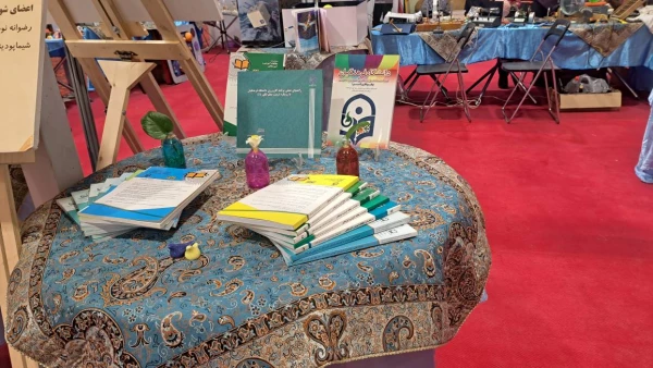 بازدید سرپرست دانشگاه از غرفه دانشگاه فرهنگیان یزد در نمایشگاه فن بازار استان 7