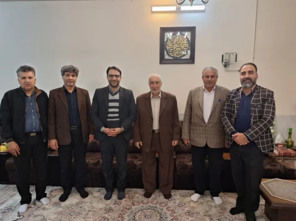 دیدار یلدایی سرپرست دانشگاه با اولین معاون آموزشی تربیت معلم و استاد پیشکسوت دانشگاه فرهنگیان استان یزد 4