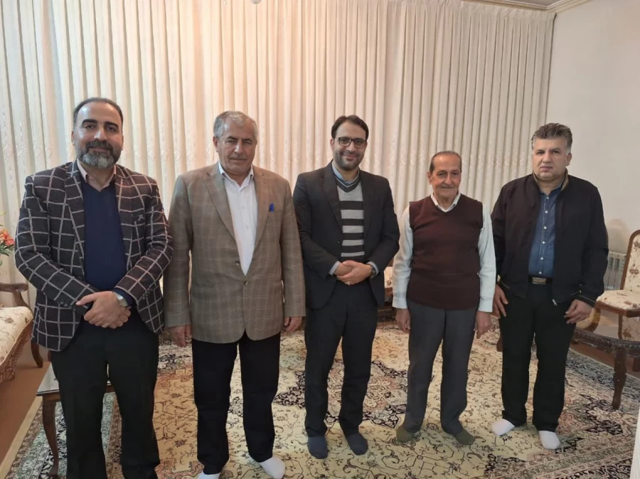 دیدار یلدایی سرپرست دانشگاه با اولین معاون آموزشی تربیت معلم و استاد پیشکسوت دانشگاه فرهنگیان استان یزد 8