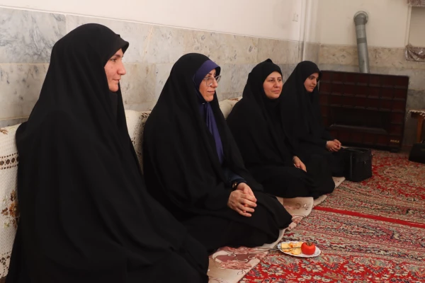 دیدار مسوولان دانشگاه فرهنگیان یزد با مادر بزرگوار 4 شهید دفاع مقدس  6