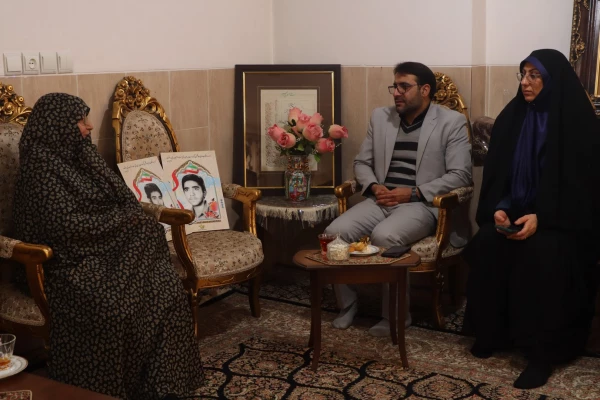 دیدار مسوولان دانشگاه فرهنگیان یزد با مادر بزرگوار 4 شهید دفاع مقدس  12