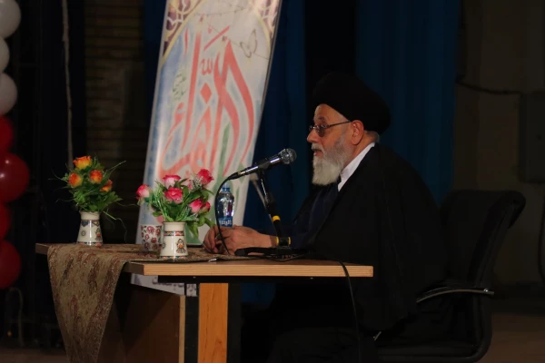 لزوم توجه ویژه به مولفه ایثار در تربیتِ دانشجومعلمان دانشگاه فرهنگیان
 2