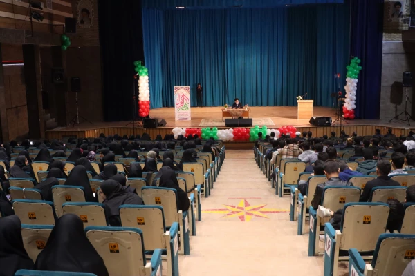 لزوم توجه ویژه به مولفه ایثار در تربیتِ دانشجومعلمان دانشگاه فرهنگیان
 2