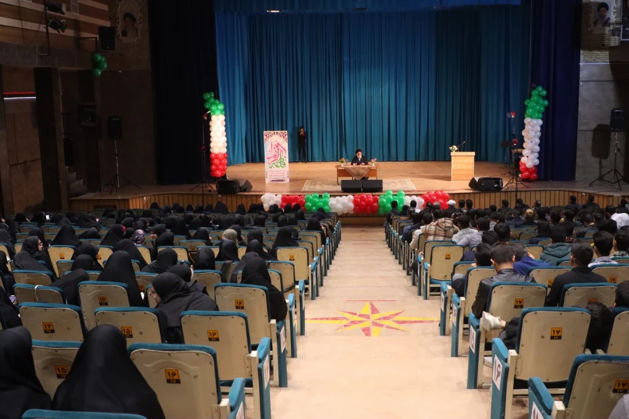 لزوم توجه ویژه به مولفه ایثار در تربیتِ دانشجومعلمان دانشگاه فرهنگیان
 2