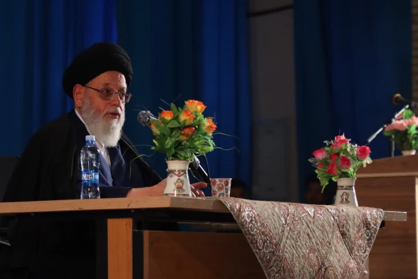 لزوم توجه ویژه به مولفه ایثار در تربیتِ دانشجومعلمان دانشگاه فرهنگیان
 4