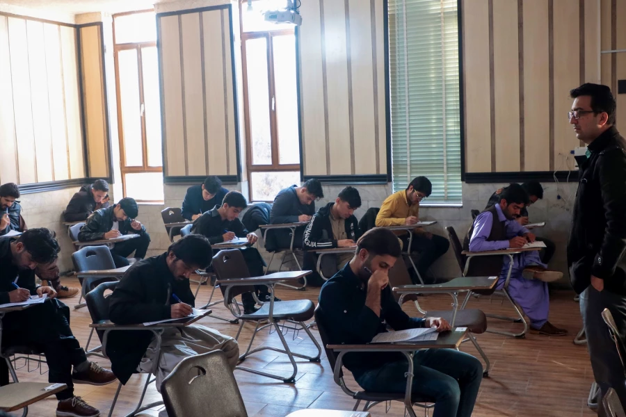 بازدید سرپرست دانشگاه فرهنگیان یزد از روند برگزاری امتحانات پردیس های استان 6