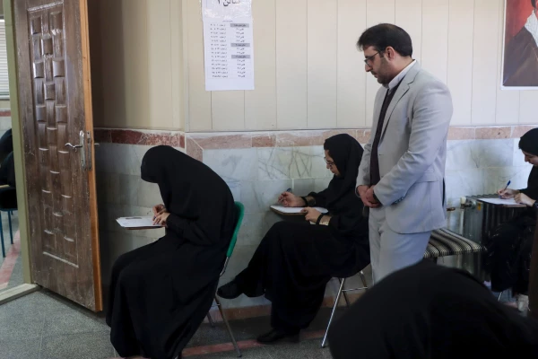 بازدید سرپرست دانشگاه فرهنگیان یزد از روند برگزاری امتحانات پردیس های استان 12