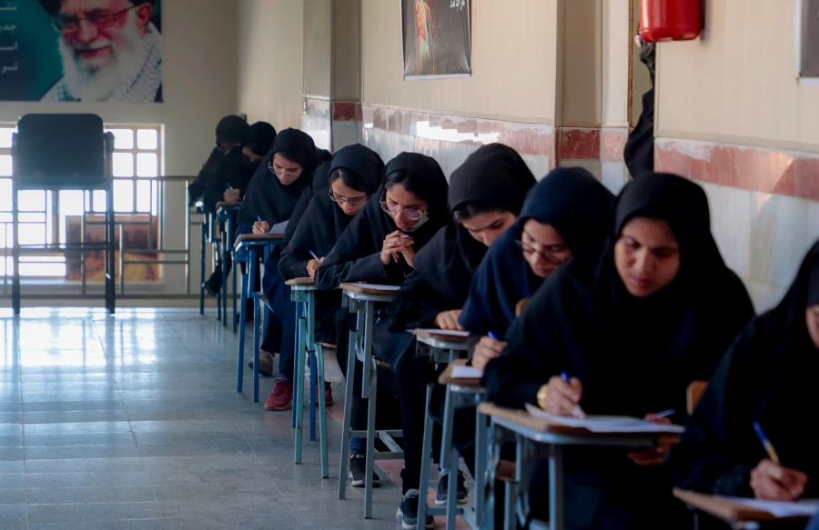 بازدید سرپرست دانشگاه فرهنگیان یزد از روند برگزاری امتحانات پردیس های استان 14