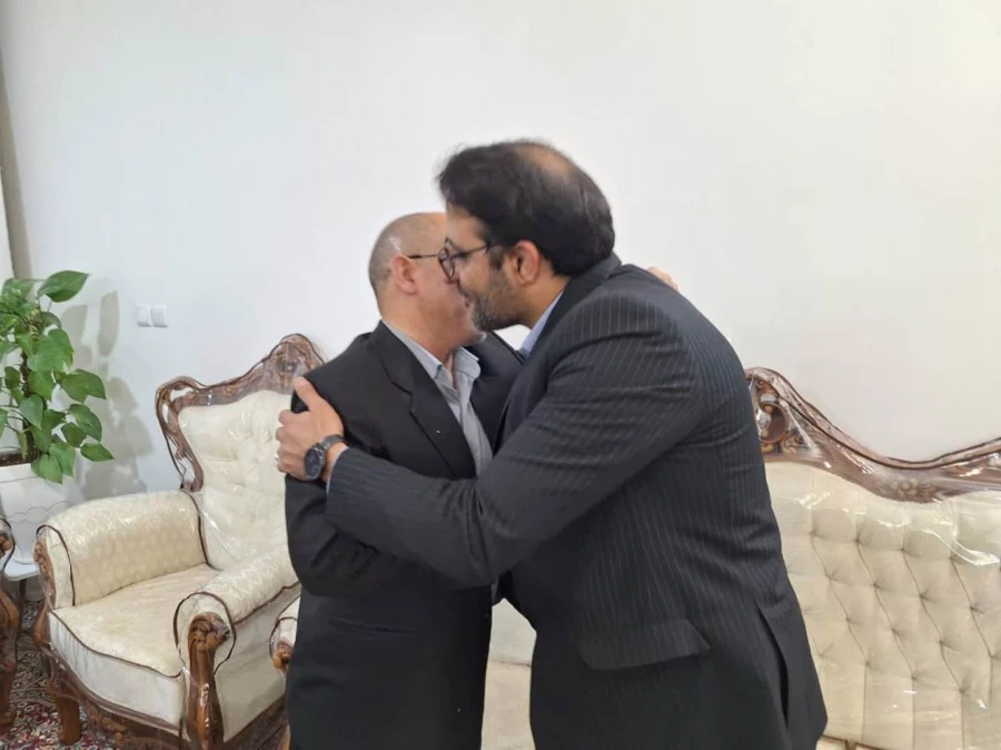 دیدار سرپرست دانشگاه فرهنگیان یزد با دو پیشکسوت مرکز تربیت معلم حضرت فاطمه الزهرا(س)   2