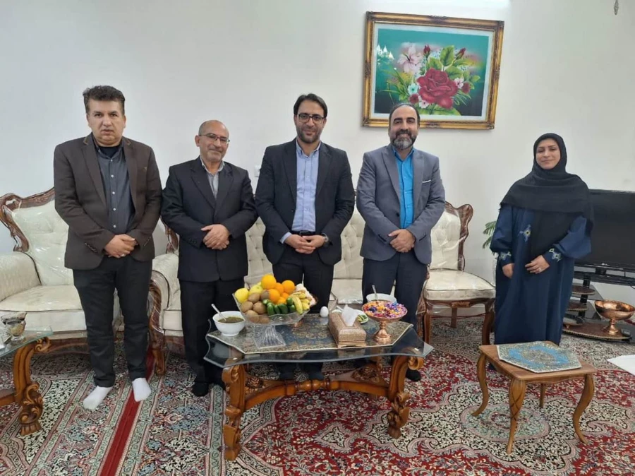 دیدار سرپرست دانشگاه فرهنگیان یزد با دو پیشکسوت مرکز تربیت معلم حضرت فاطمه الزهرا(س)   3