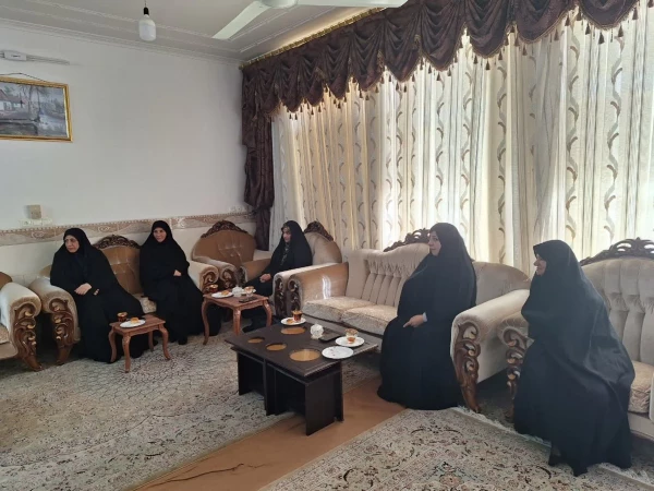 دیدار سرپرست و مدیران دانشگاه با یکی از فرهنگیان جانباز هفتاد درصد دفاع مقدس 
 3