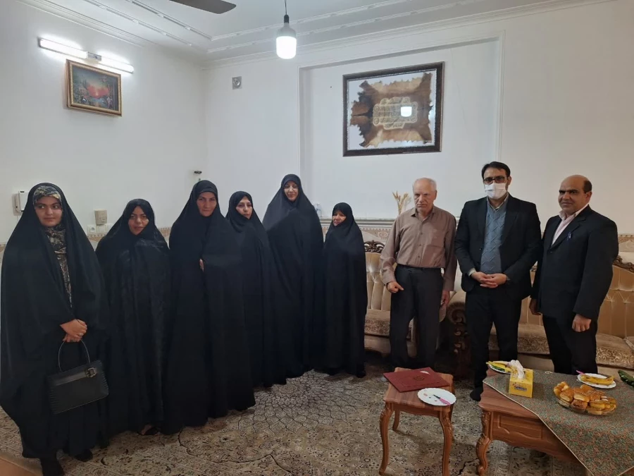 دیدار سرپرست و مدیران دانشگاه با یکی از فرهنگیان جانباز هفتاد درصد دفاع مقدس 
 6