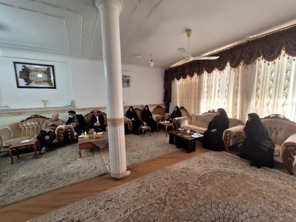 دیدار سرپرست و مدیران دانشگاه با یکی از فرهنگیان جانباز هفتاد درصد دفاع مقدس 
 8