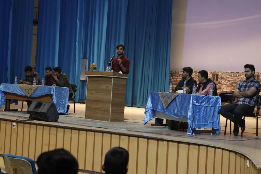 برگزاری مناظره دانشجویی با موضوع "انتخابات؛ مشارکت یا تحریم ؟!"
 3