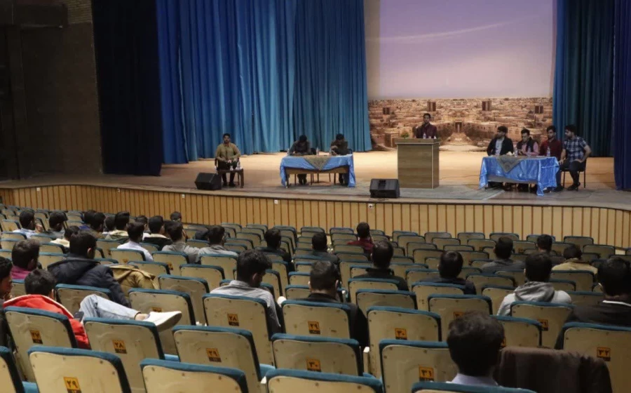 برگزاری مناظره دانشجویی با موضوع "انتخابات؛ مشارکت یا تحریم ؟!"
 4