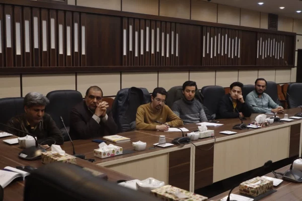 در حال حاضر هیچ کار فرهنگی مهم تر از دعوت به حضور در انتخابات نیست.
 2