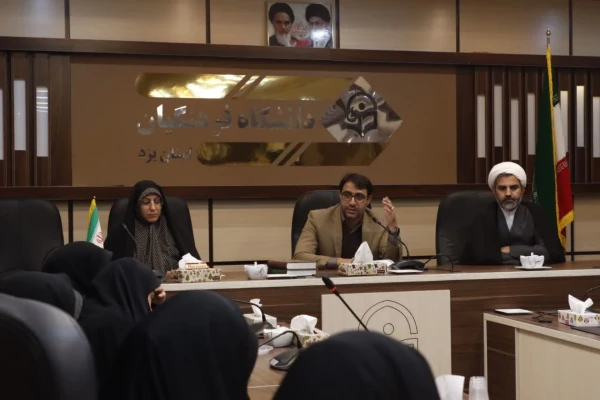  جلسات هم اندیشی و آسیب شناسی عملکردی با شورای کانون ها، تشکل ها و انجمن های علمی دانشگاه بصورت تخصصی و مجزا برگزار می شود 
 2