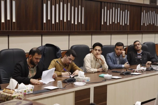  جلسات هم اندیشی و آسیب شناسی عملکردی با شورای کانون ها، تشکل ها و انجمن های علمی دانشگاه بصورت تخصصی و مجزا برگزار می شود 
 2