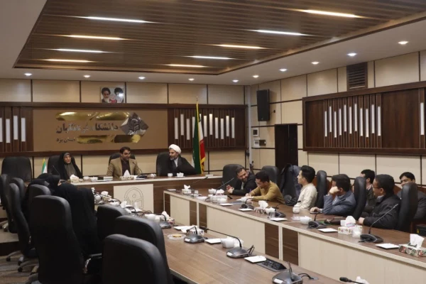  جلسات هم اندیشی و آسیب شناسی عملکردی با شورای کانون ها، تشکل ها و انجمن های علمی دانشگاه بصورت تخصصی و مجزا برگزار می شود 
 2