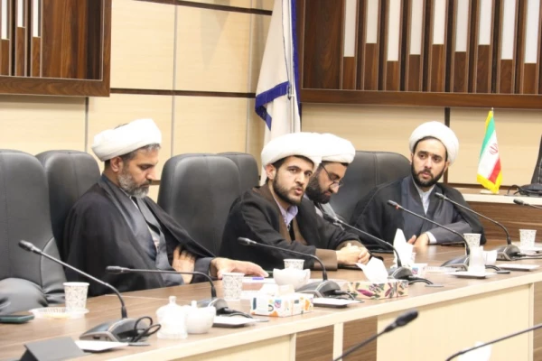 سومین نشست هم اندیشی اساتید دانشگاه فرهنگیان استان یزد برگزار شد.
 3