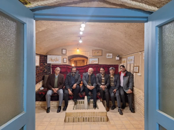 دیدار سرپرست دانشگاه فرهنگیان یزد با مدرس هنر دانشگاه فرهنگیان در خانه خشت و رنگ
 7