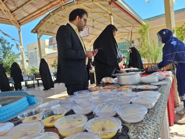 بازدید سرپرست دانشگاه فرهنگیان یزد از بازارچه دانشجویی پردیس فاطمه الزهرا(س)
 3